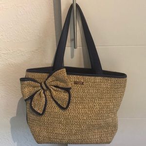 Kate Spade NY woven tote w/bow accent. Nat/royal.